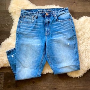 Distressed 90’s Slim Boyfriend Jeans